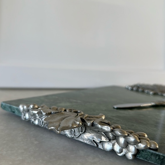 Seagull Pewter Green Marble Grapes Design Serving Cheese Board Set - Picture 5 of 8
